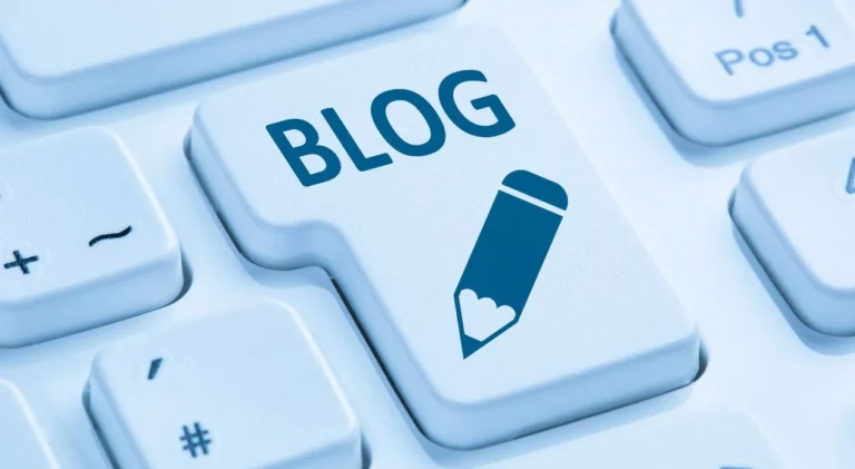 Tecla de atalho personalizada com a inscrição 'BLOG' e ilustração de um lápis, simbolizando a criação de conteúdo digital e escrita online.